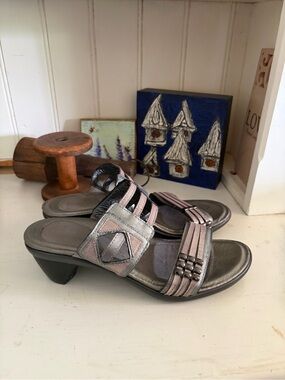 Naot Women's Slip-On Metallic Gray and Pink Low Heel Sandals